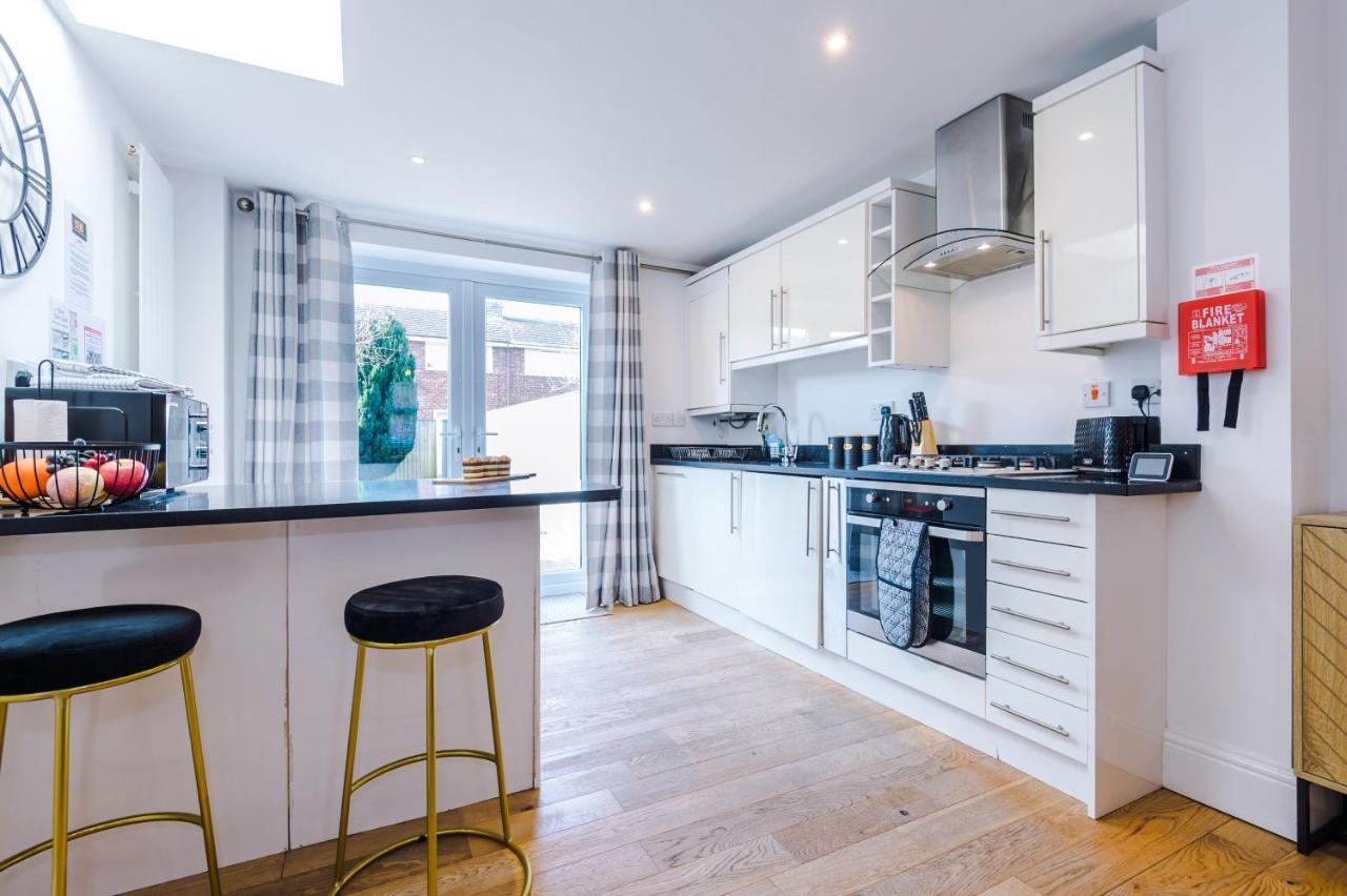 Pristine 2-Bed House In Chester By 53 Degrees Property, Ideal For Families & Small Groups, Great Location - Sleeps 6 Hough Green Экстерьер фото