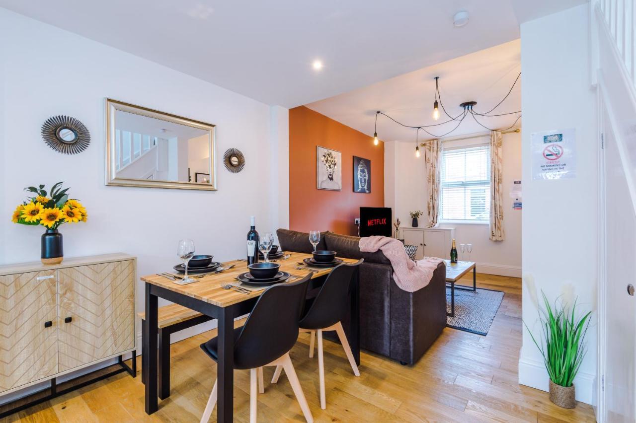 Pristine 2-Bed House In Chester By 53 Degrees Property, Ideal For Families & Small Groups, Great Location - Sleeps 6 Hough Green Экстерьер фото