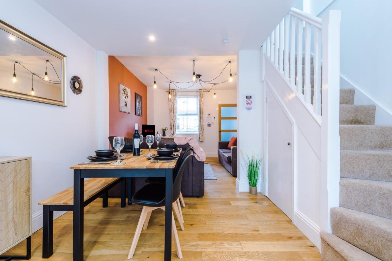 Pristine 2-Bed House In Chester By 53 Degrees Property, Ideal For Families & Small Groups, Great Location - Sleeps 6 Hough Green Экстерьер фото