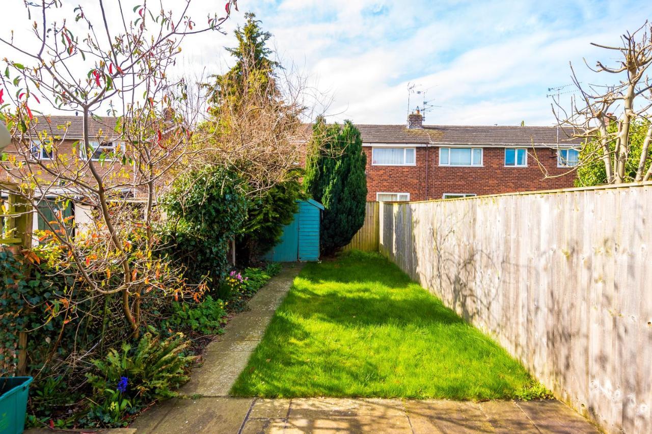 Pristine 2-Bed House In Chester By 53 Degrees Property, Ideal For Families & Small Groups, Great Location - Sleeps 6 Hough Green Экстерьер фото