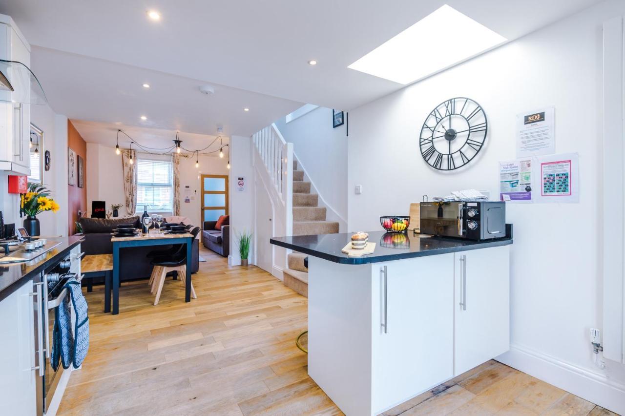 Pristine 2-Bed House In Chester By 53 Degrees Property, Ideal For Families & Small Groups, Great Location - Sleeps 6 Hough Green Экстерьер фото