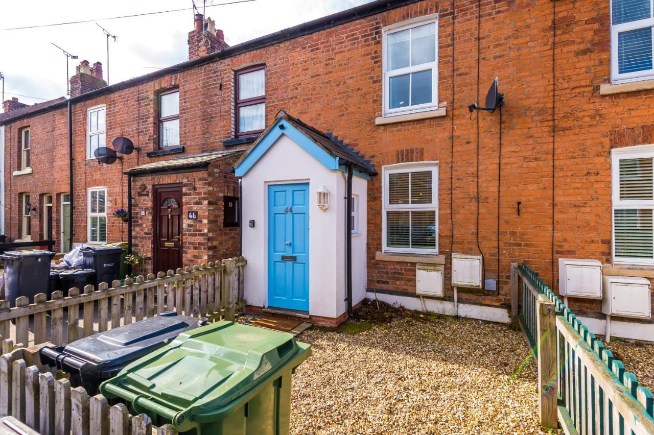 Pristine 2-Bed House In Chester By 53 Degrees Property, Ideal For Families & Small Groups, Great Location - Sleeps 6 Hough Green Экстерьер фото